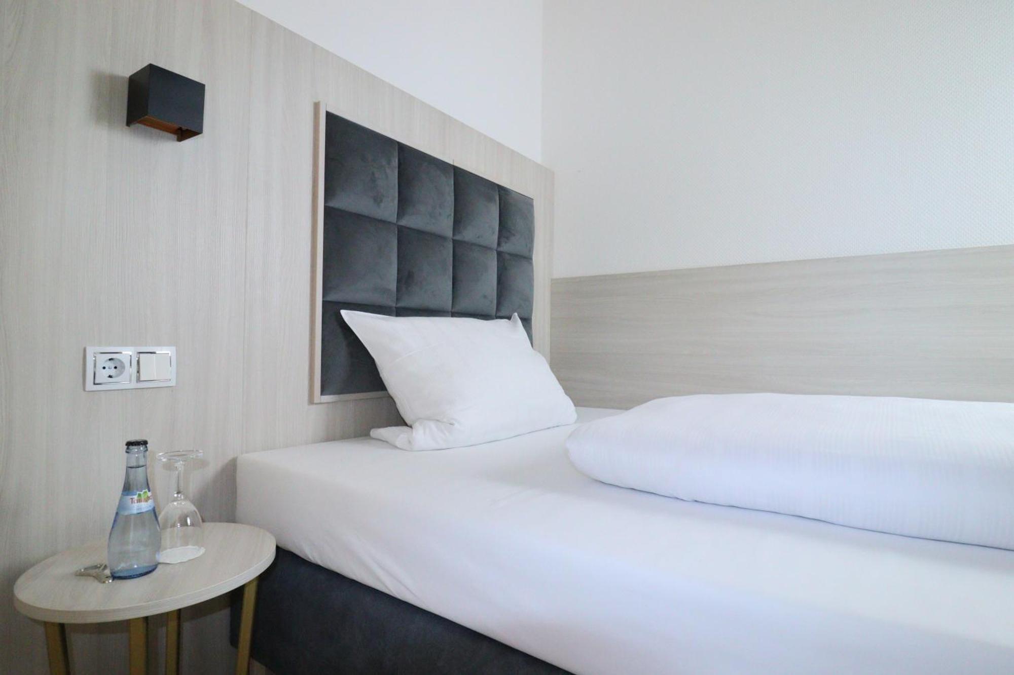 Hotel Kurparkblick Bad Bergzabern Ngoại thất bức ảnh